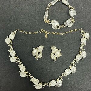 1573 * Emmons Vintage Textured Silver Leaf Parure